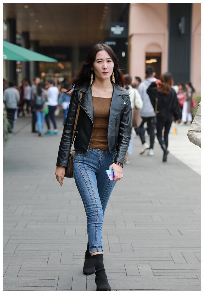 Ê®×ã|ºÚɫƤÒ´îÅäÅ£×пã, ÔñºÏÊʵĿã×ÓºÍЬ×Ó, Ë§ÆøÊ®×ã