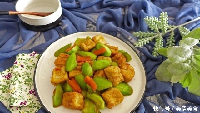  豆腐加这菜清香无比，再来点肉，好吃到上桌秒光！只长劲不长胖