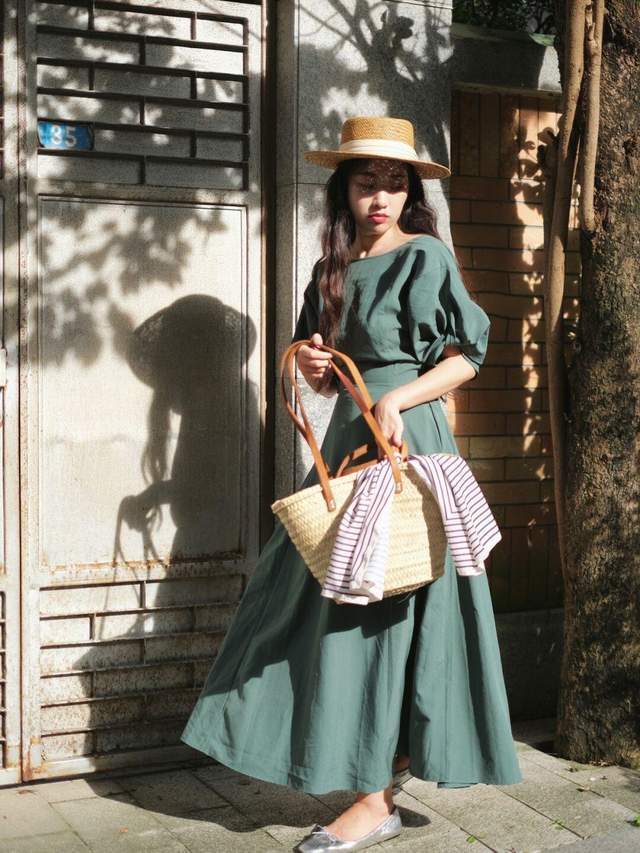 条纹上衣 想要穿出日杂风?不如试一试混搭,条纹上衣+直筒裤,实用又百搭