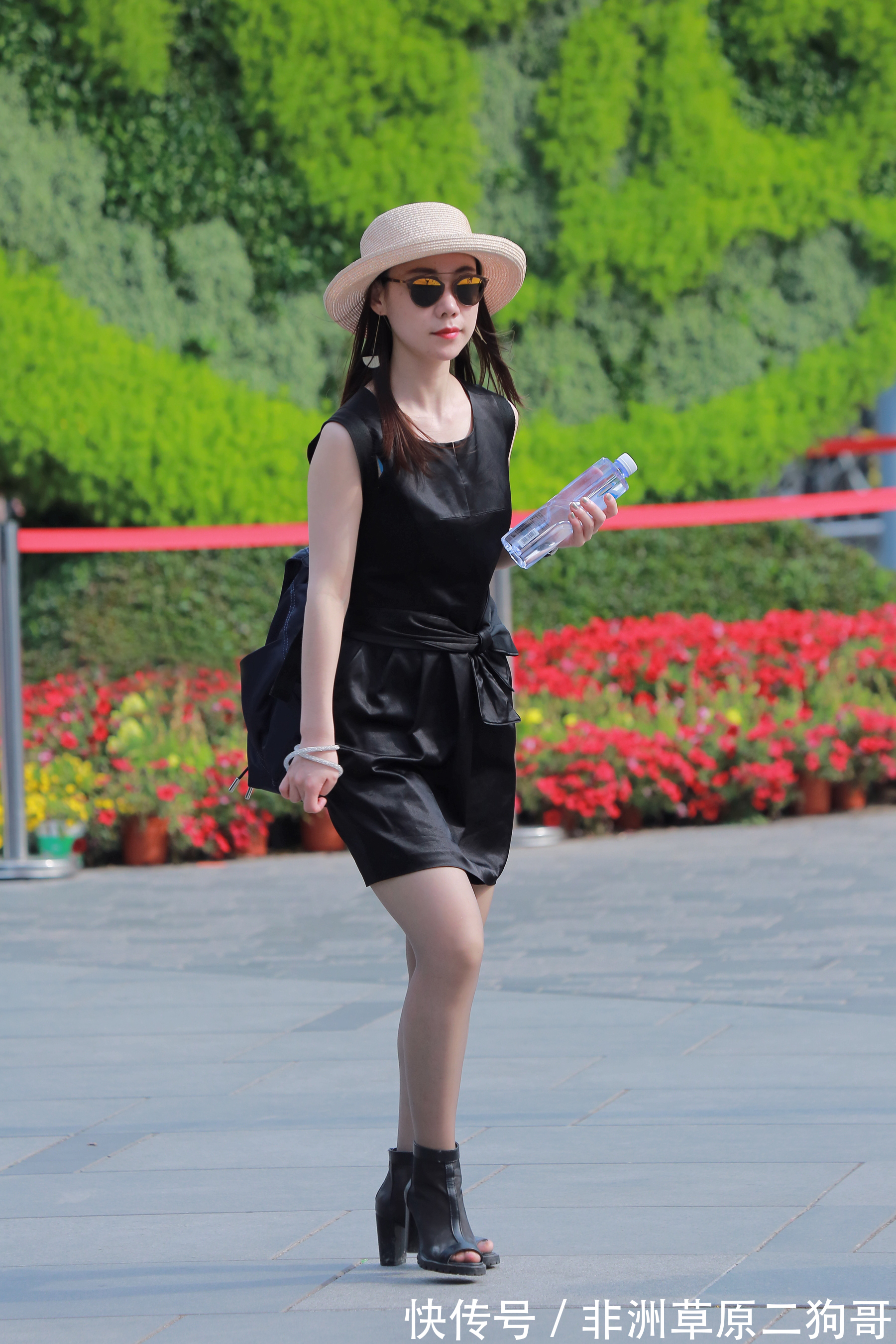 时尚|女性展示自己的美,除了自身之外还需要服饰点缀