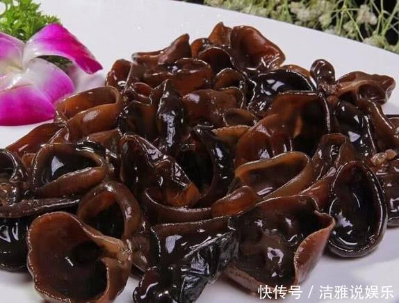 泡木耳,10个人9个错,饭店厨师长教你一招,泡的又快又干净