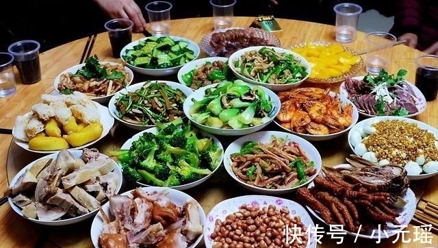 红烧鸡块|回农村老家过年，弟媳妇亲自下厨做了二十多道菜，真是太能干了！