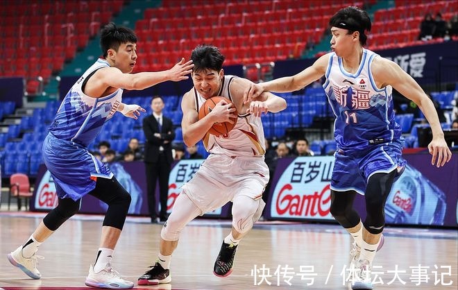 浙江隊|出場5分鐘！浙江00后中鋒被棄用，劉維偉點(diǎn)名批評，必須跟吳前跑
