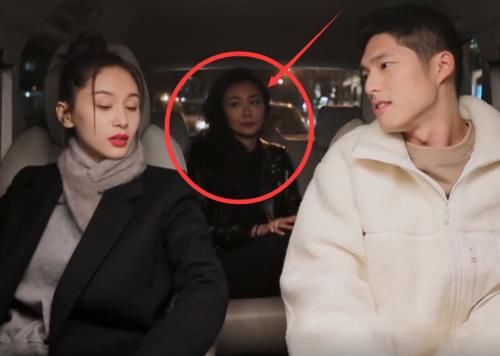 王子文带吴永恩见家长，男方车上不停乱瞄惹姐姐黑脸，小心思显露无疑