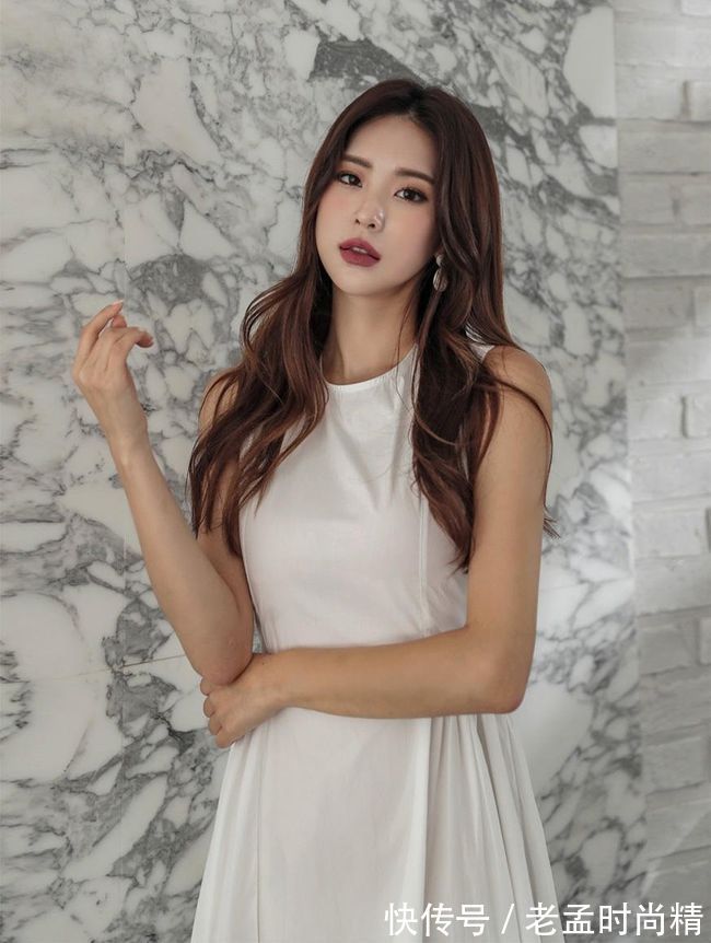 版型|白色连衣裙简单的设计,穿上后瞬间设计感十足,也十分减龄