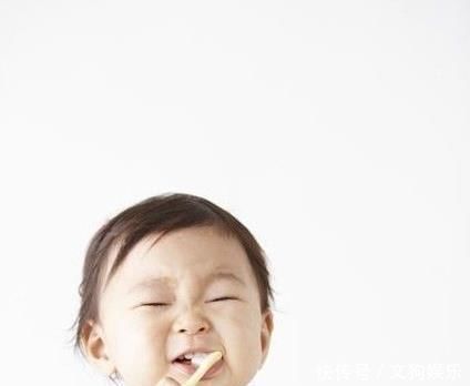 惹的祸|抱着幼儿急匆匆地冲进医院,妈妈痛哭,都是大人惹的祸