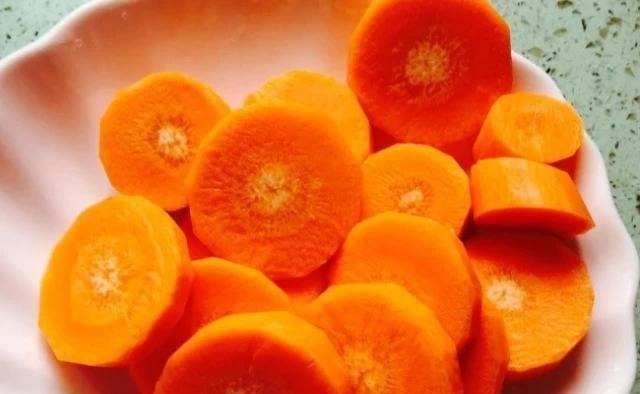 香蕉|怀孕后,孕妈要舍得吃4物,或能促进胎儿发育,预防胎儿畸形