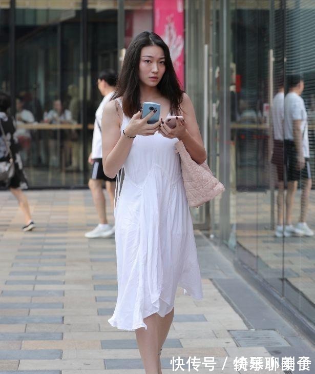 马丁靴|立体精美的连衣裙装扮复古感十足,款式多样又时尚,彰显魅力