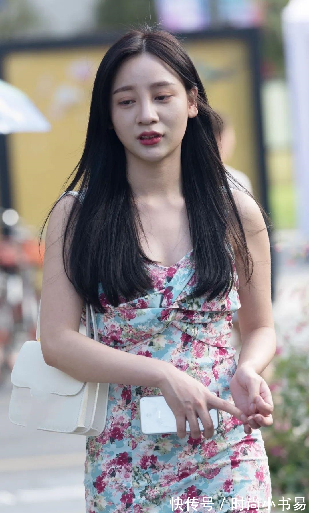 碎花长裙 夏季碎花长裙出行,舒服又大气