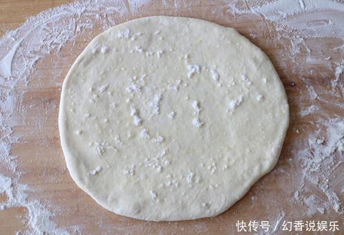 在家烙饼的时候,记住这个小细节,烙出的饼外酥里嫩层次分明!