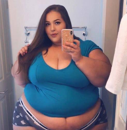 体重|世界上最胖的女模特，体重高达800斤，胖和丑真的无关！