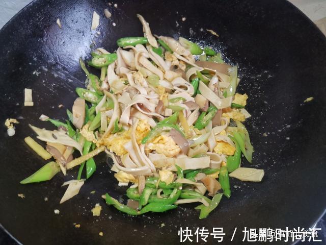 白菜|冬天别只会吃白菜!一盘简单小炒5分钟就上桌,营养高鲜美又好吃