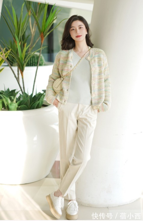 直筒裤|40岁女人选裤子“穿白不穿黑”,借鉴这一组搭配要点,优雅又体面