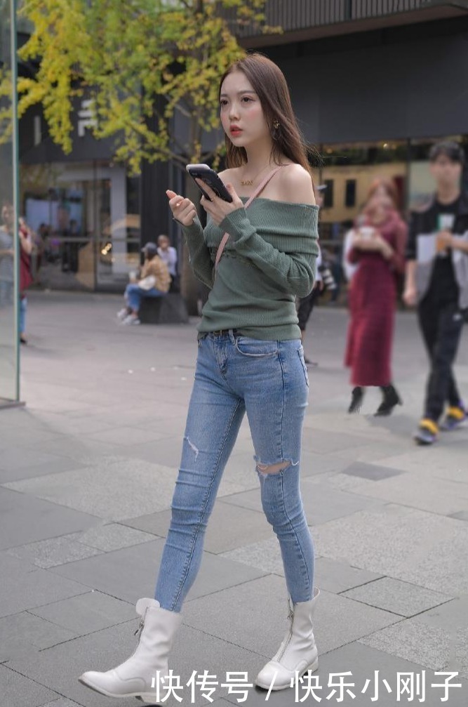 针织衫|想穿搭的靓丽随性少许,选定破洞牛仔裤就对了