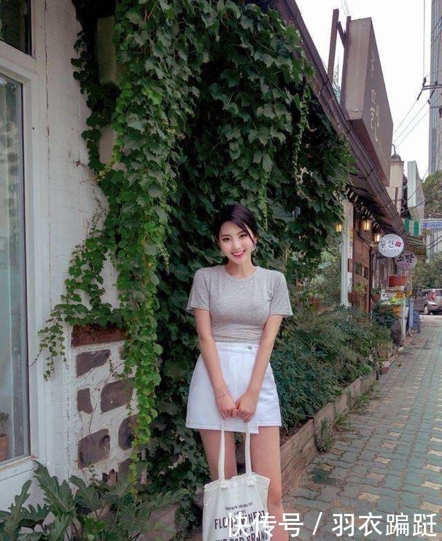 小姐姐|街拍:甜美靓丽的小姐姐,凹凸有致的性感身材,让人怦然心动