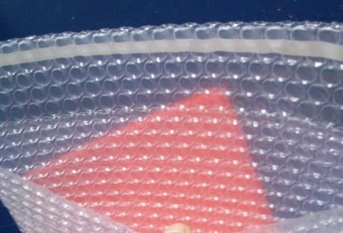 快递气泡垫不要扔了，放卫生间和厨房特实用，解决了很多烦恼