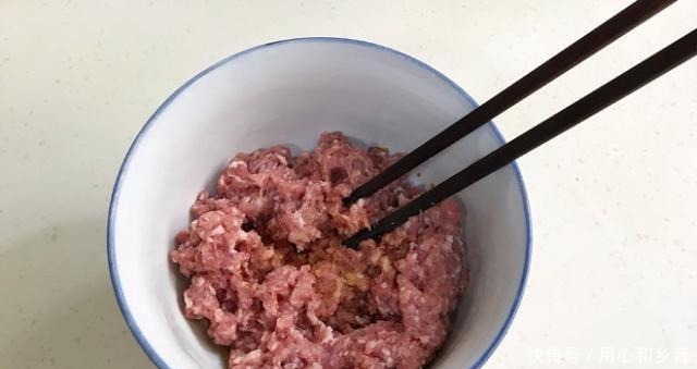  入绞肉机|这样一来，皮肤又软又韧，馅料又新鲜又香