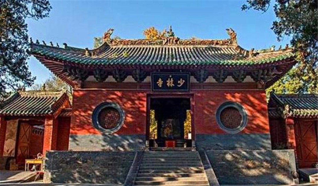 朱元璋|朱元璋到少林寺问:朕也需要跪?方丈怎么机智回答的才挽救了全寺性命?