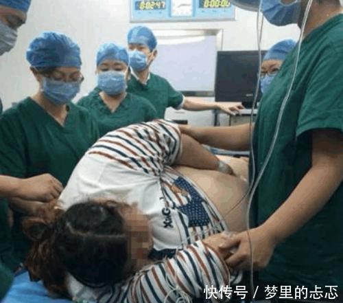 怀孕|有的妈妈怀孕时肚子显得很大, 有的却不显怀, 大部分是这4个原因!