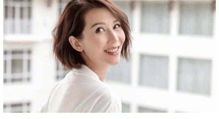 《你好星期六》首播，何炅挑大梁，蔡少芬主持比谢娜好？