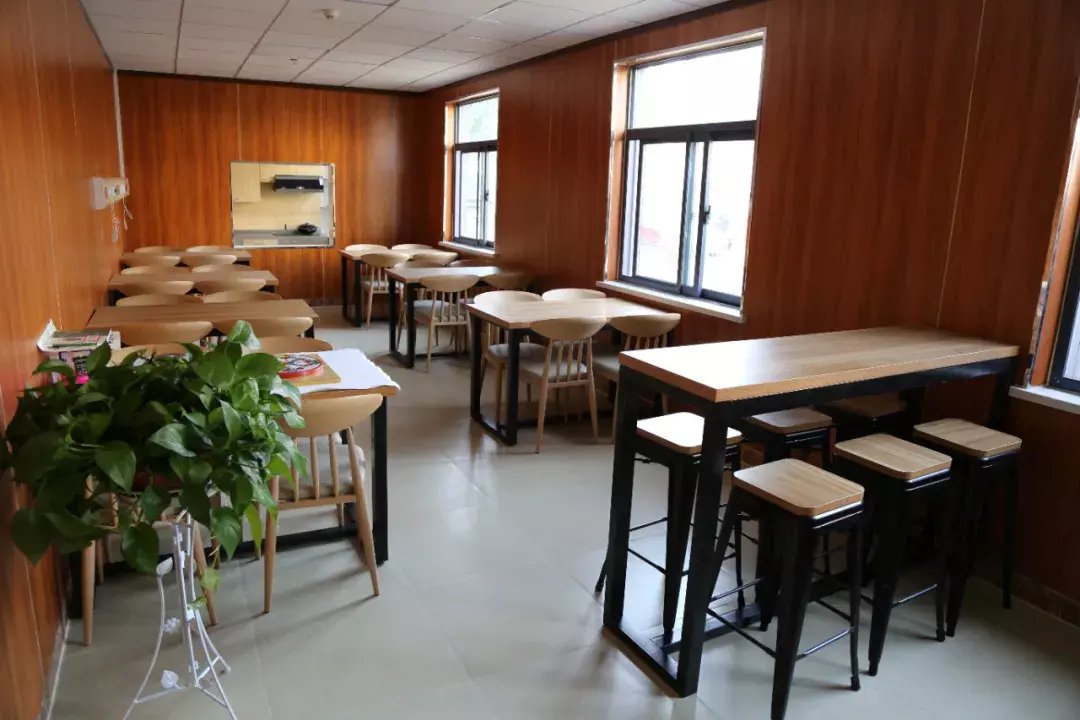 老年|连二医老年医学科收到患者吴继强家属送来的锦旗