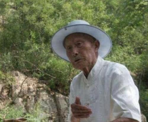 老兵|抗日老兵激战时用战友尸体挡子弹,为此内疚几十年,这么做对吗?