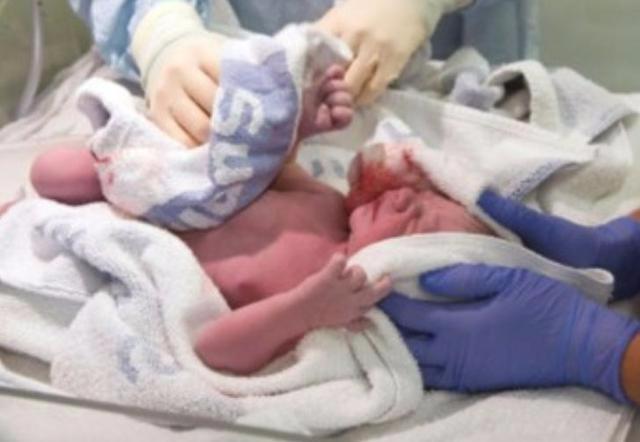 手术治疗|女子上医院检查出怀孕8个月,女子不可能,每个月还来月经