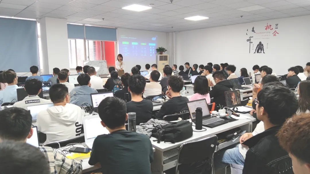 而生|这场专属于应届生的名企招聘会,你