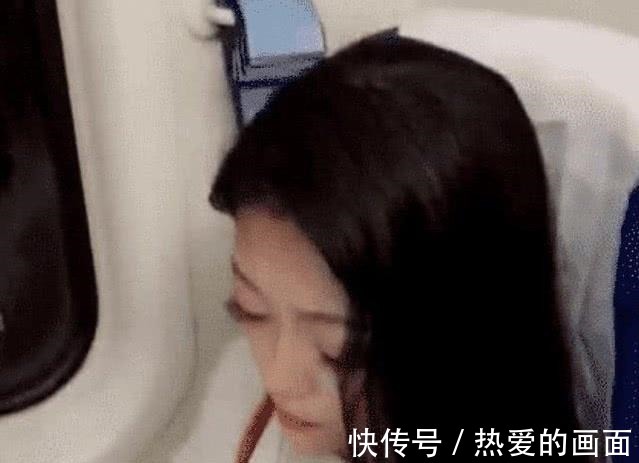 男生|小姐姐素颜坐高铁,被同龄男生喊阿姨,当场化妆后让人怀疑人生!