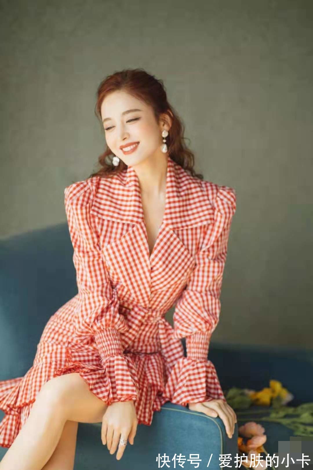 短裤|娜扎穿搭好像学生妹,白色卫衣配短裤好元气,青春靓丽不像29岁