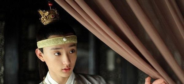 秦钟&红楼梦隐藏剧情!秦可卿出殡时遇到一个村姑,其实身份很高贵!