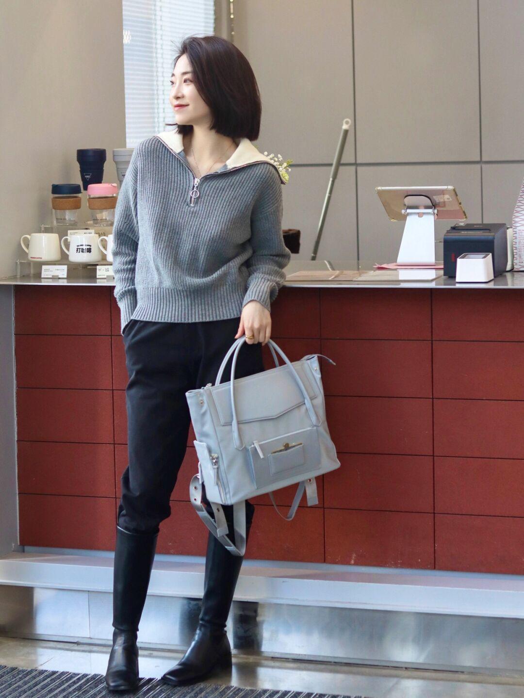 搭配 这才是冬季穿衣的典范,不刻意扮嫩,一件“毛衣”就足够