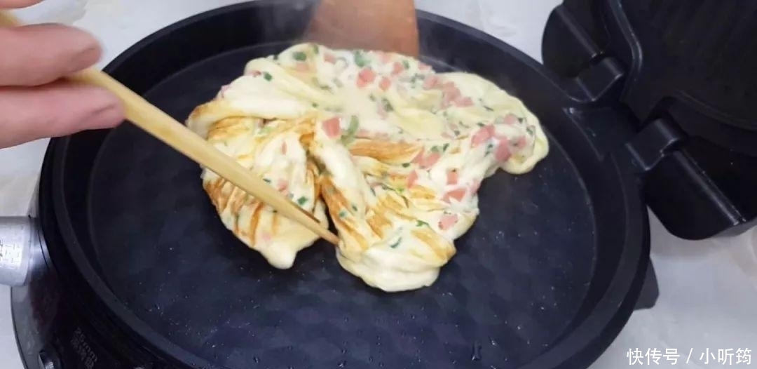 葱鸡蛋饼|鸡蛋饼最好吃的做法,筷子一搅,做法比葱油饼简单,比煎饼都好吃