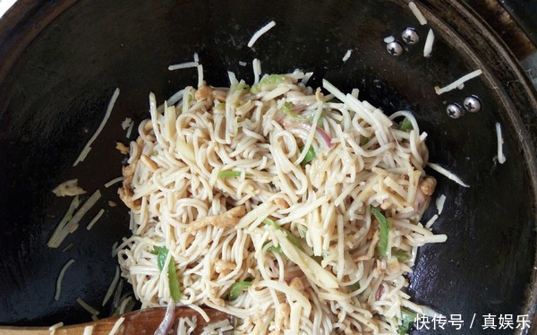 春天，多做这个面给孩子吃，促进身体营养发育，孩子个儿长得快！