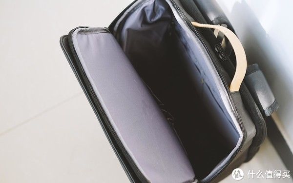 拉杆箱|君的生活日志 篇七十六:简约设计,丰富储物能力,地平线8号零感背包体验!