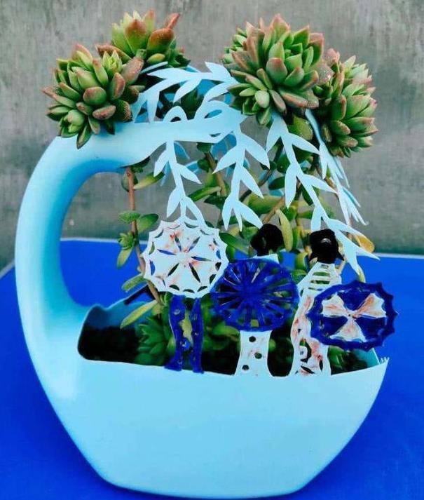 洗衣液桶如何制成养花神器这样几步操作，让它们分分钟大变样