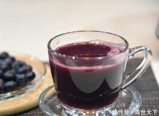 肝不舒服，吃飯時做到3多吃、3多喝，排毒養肝