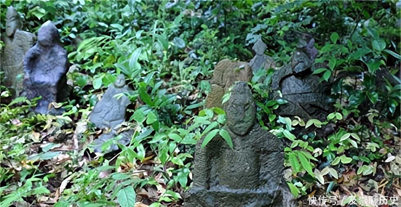 立在|万尊石像立在山间,诡异面孔让人敬畏,规模远超兵马俑