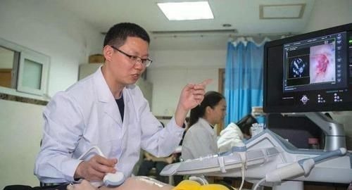 小丽|婆婆陪儿媳产检,被医生支开后,医生问的问题让孕妈害羞不已