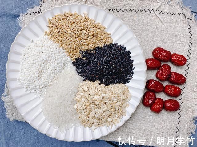 浸泡|黑米粥的正确做法,煮之前加一步,多加一种食材,比八宝粥还好喝