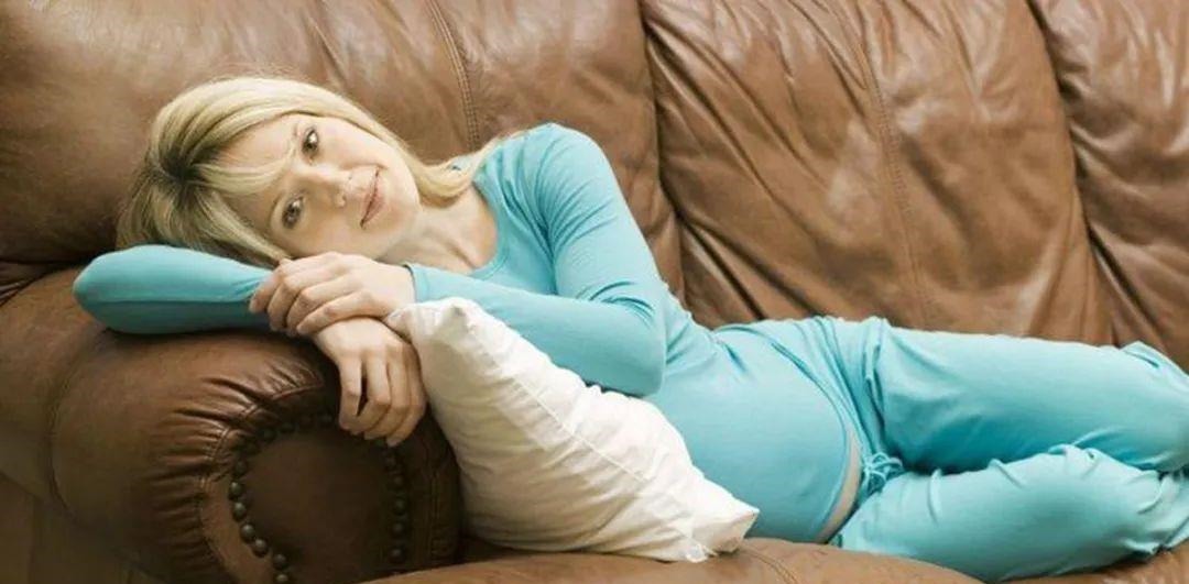 姿势|孕期睡姿不正确会伤害胎儿,孕妈要及时纠正,别图一时舒服坑了娃