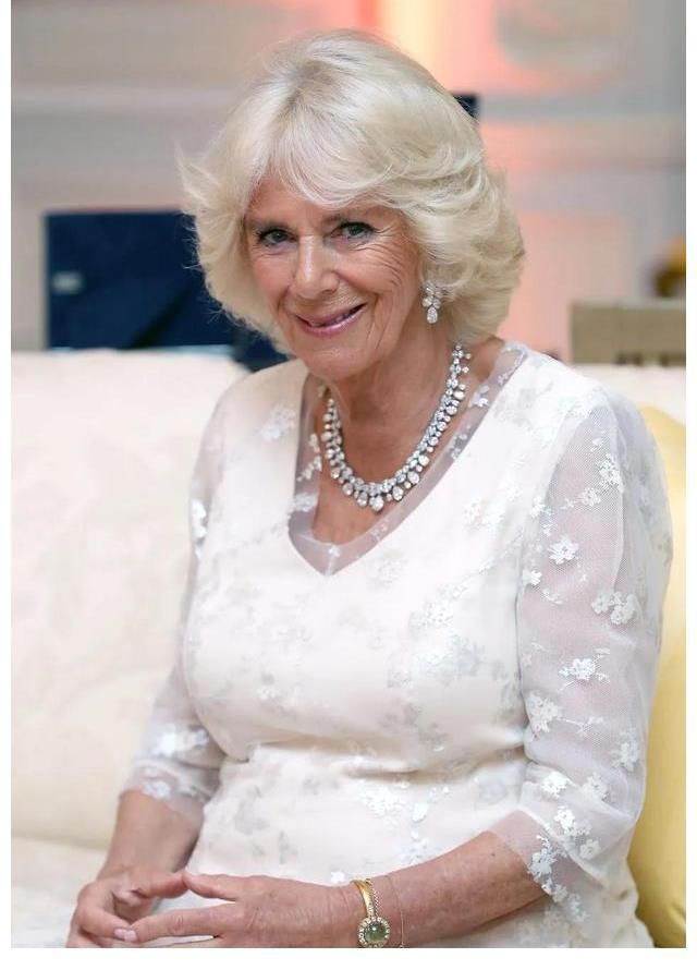 钻石#曾被骂地表最强卡三,如今一身珠光宝气,她赢得了爱情和珠宝