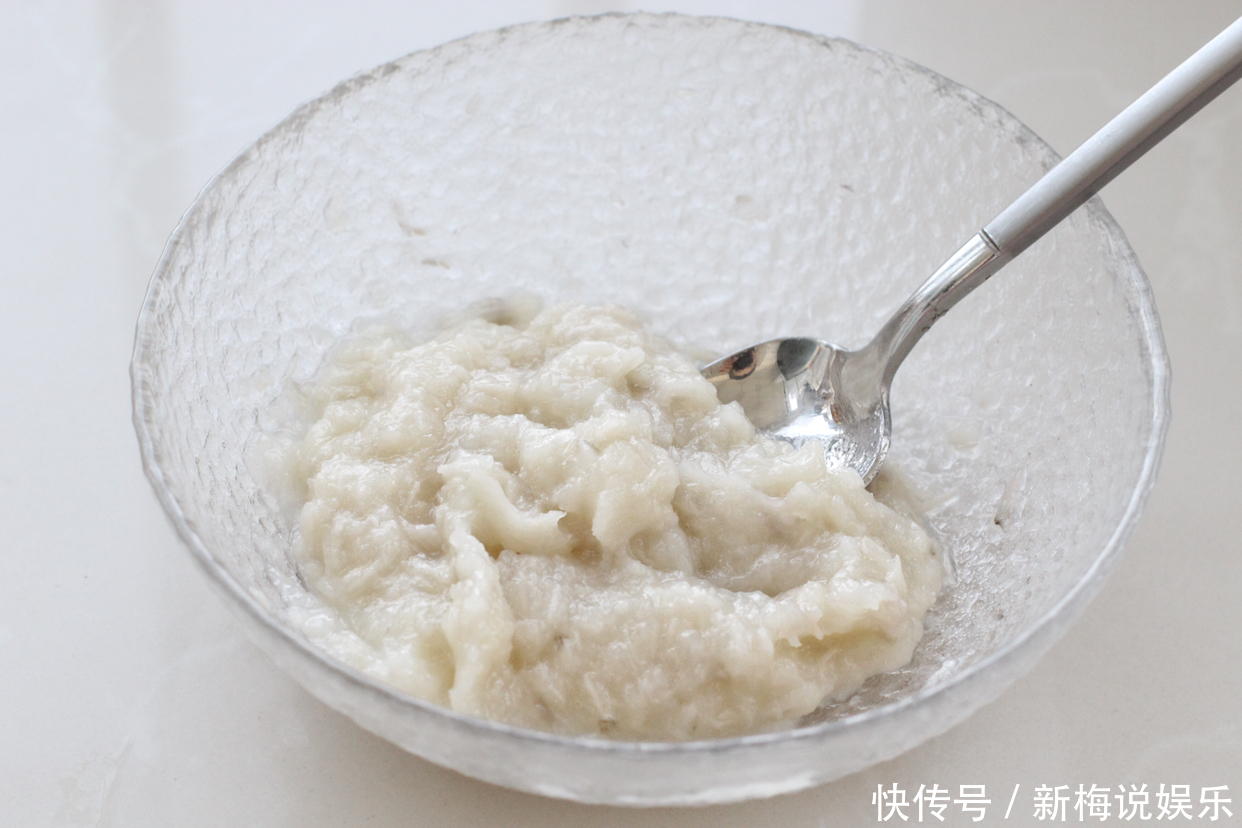 红豆别煮粥了,加山药和面粉上锅一蒸,松软香甜又养胃,老少皆宜