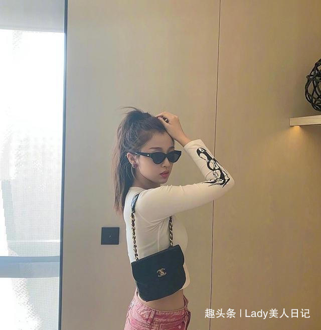 蝴蝶结 手残党想要的3种减龄发型,随便一扎都是少女感,换个发型更年轻