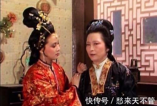 王夫人!红楼梦中养育了探春和贾环的赵姨娘,为何在贾府生活得那么委屈?