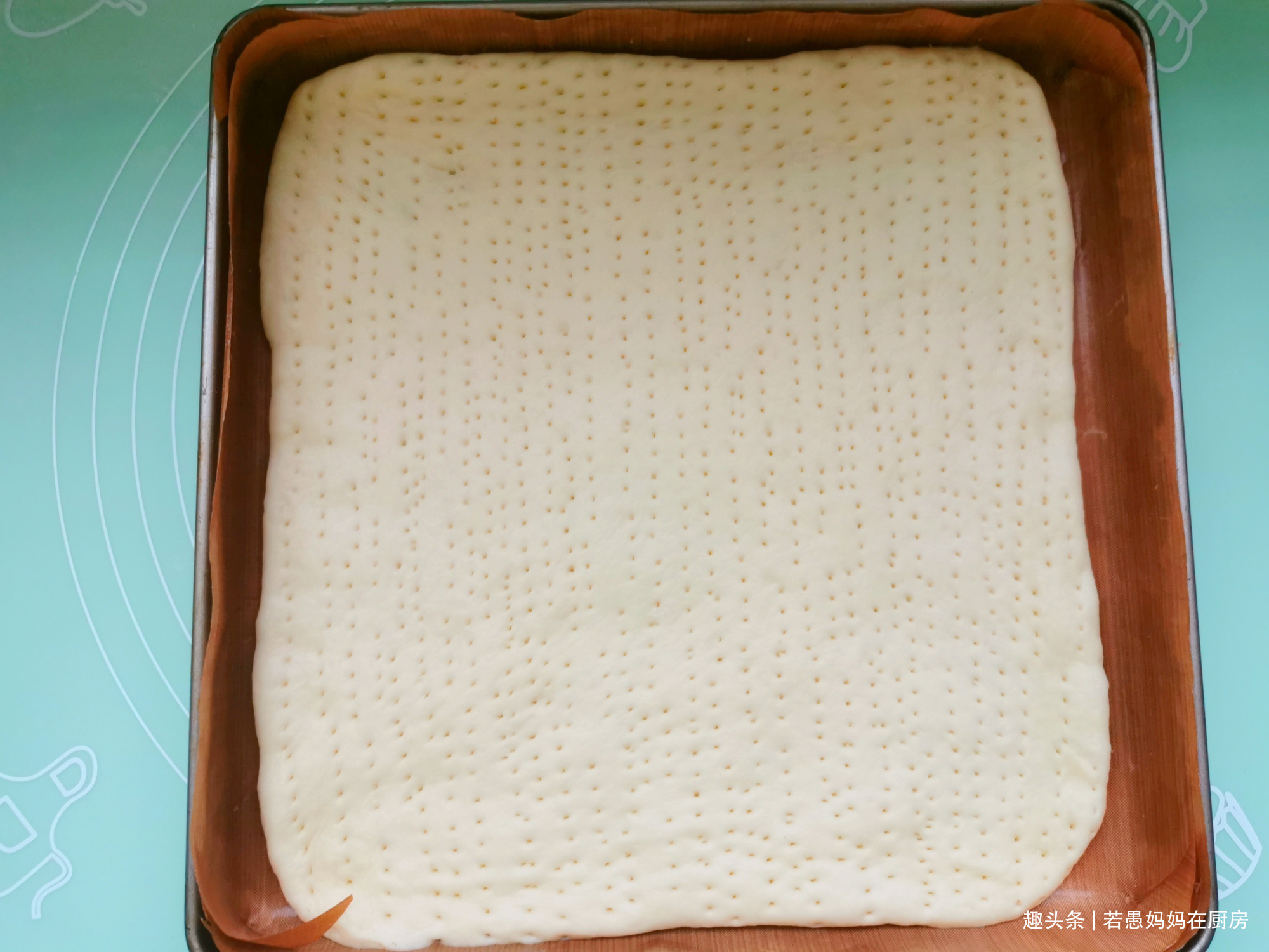 在家做香葱肉松面包卷，低糖少油，真材实料，比面包店买的要好吃