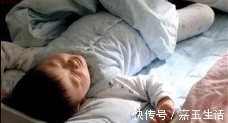 缺钙|孩子睡觉总踢被子,可能不是热,这2种情况,家长要严格重视