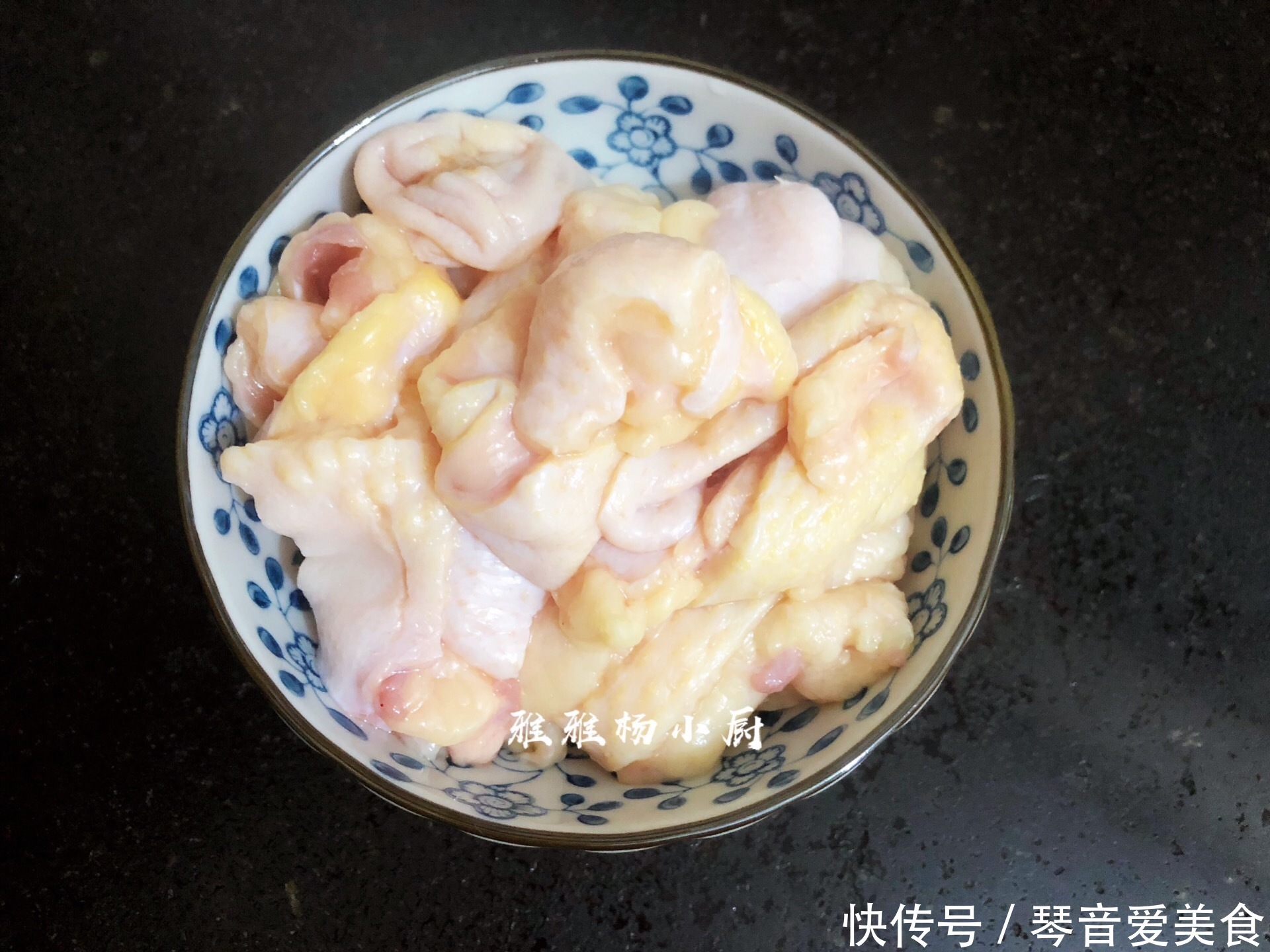 把鸭皮|鸭肉和此是绝配,简单爆炒,香嫩开胃,润而不燥,下酒又下饭