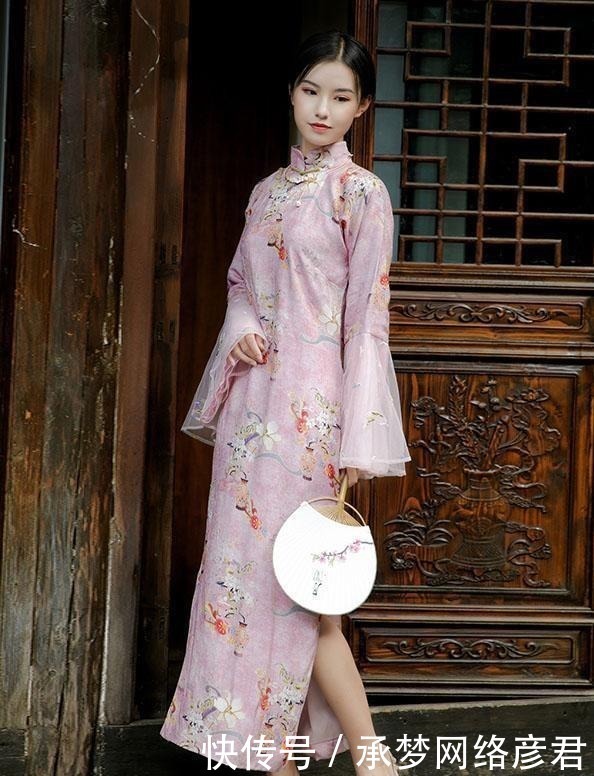 “不招摇”的旗袍穿出来,到底有多美?温婉减龄,更适合少女穿