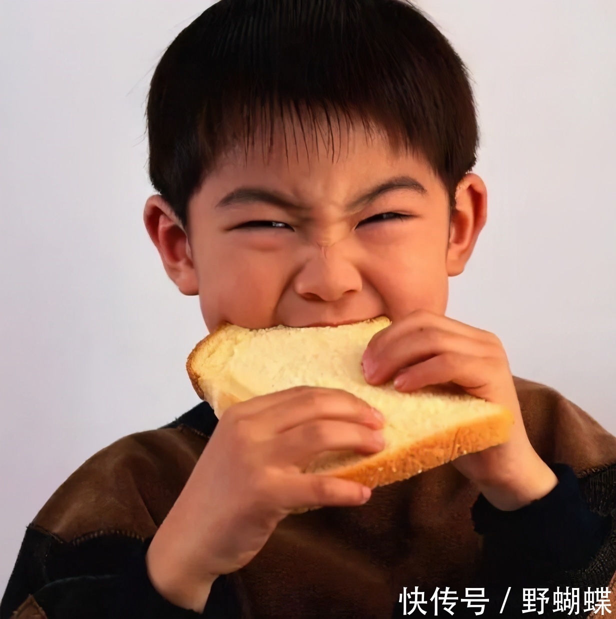 全麦食物|10岁小男孩,查出肾癌,医生得知原因,怒斥家长:不配做父母